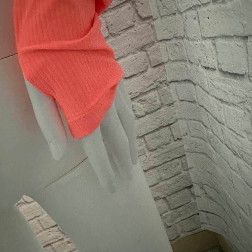 Lululemon women’s long sleeve top - Picture 11 of 13